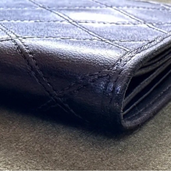 Vintage Chanel Black Quilted Caviar Leather Bifold Unisex Wallet - Picture 12 of 13